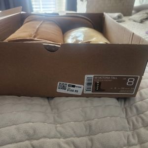 W Victoria tall boots / UGG size 8 color , W/Chestnut